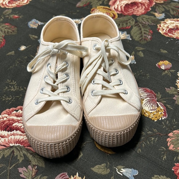 platform, rubber toes, worn once runners.. - Picture 1 of 2